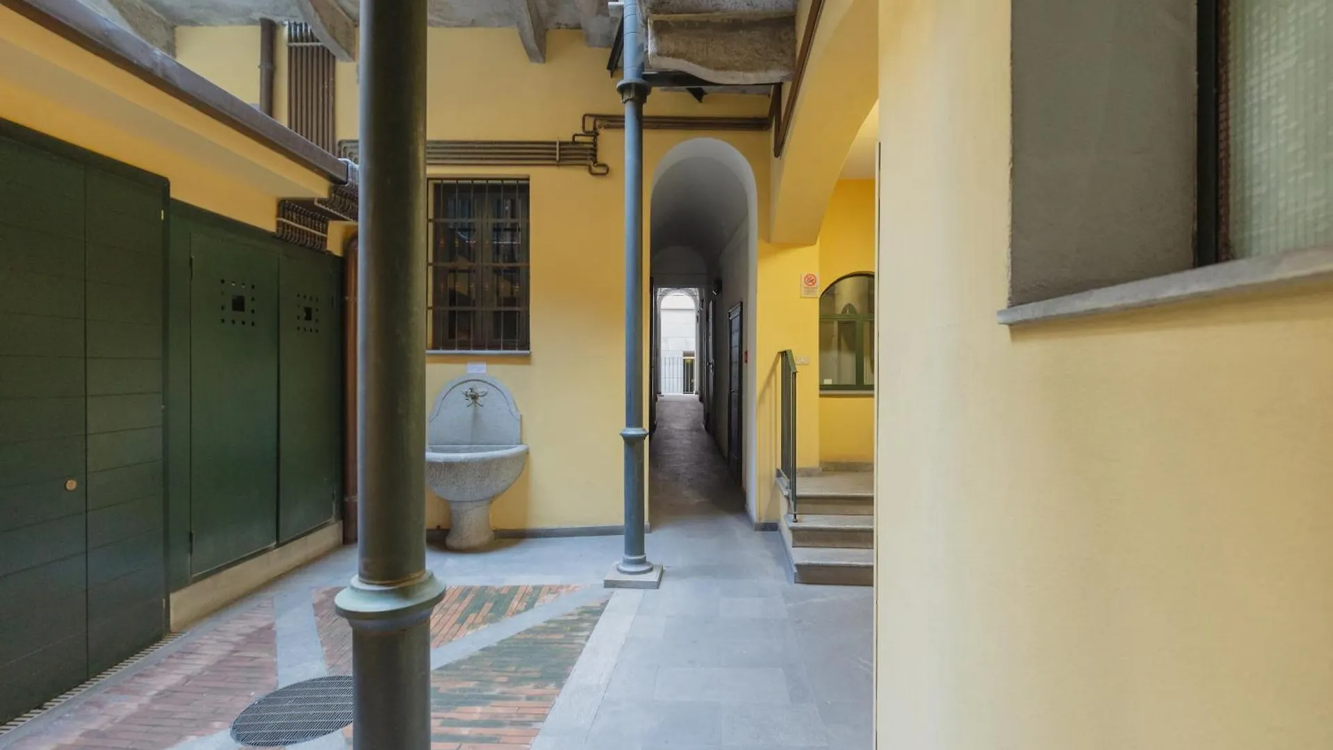 Gohost - Stylish And Charming Flat Between Navigli And Duomo Milaan 0*,  Italië